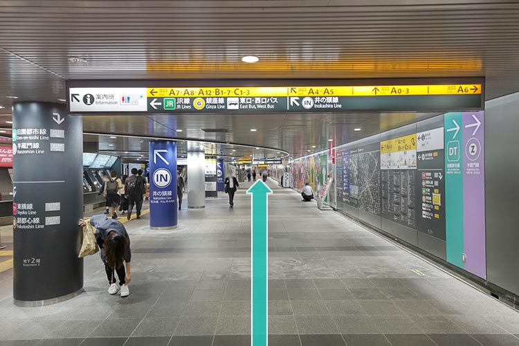 改札を出てA2出口に向かって真っすぐ進みます